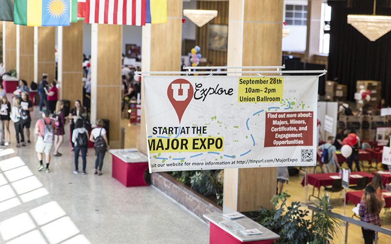 Image of large crowd at 2016 Major Expo